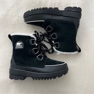 Sorel Tivoli IV Boots in Black. Size 6.